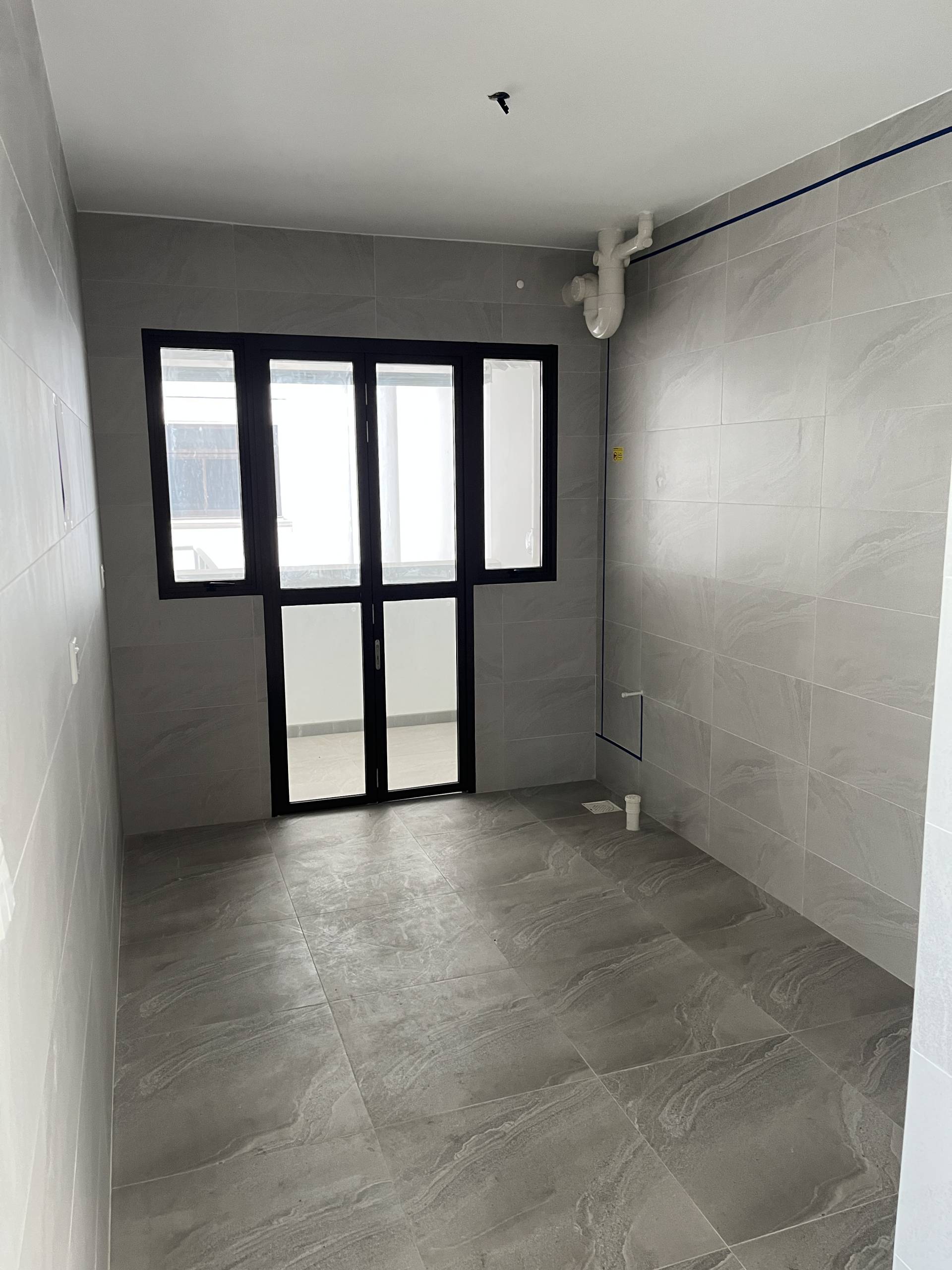 Quartz countertop and backsplash installation in HDB kitchen